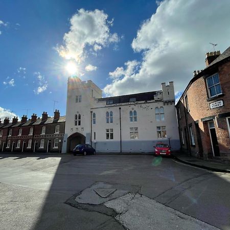 Chester Stays - Best Value Apartment With Free Parking In The Heart Of Chester Kültér fotó