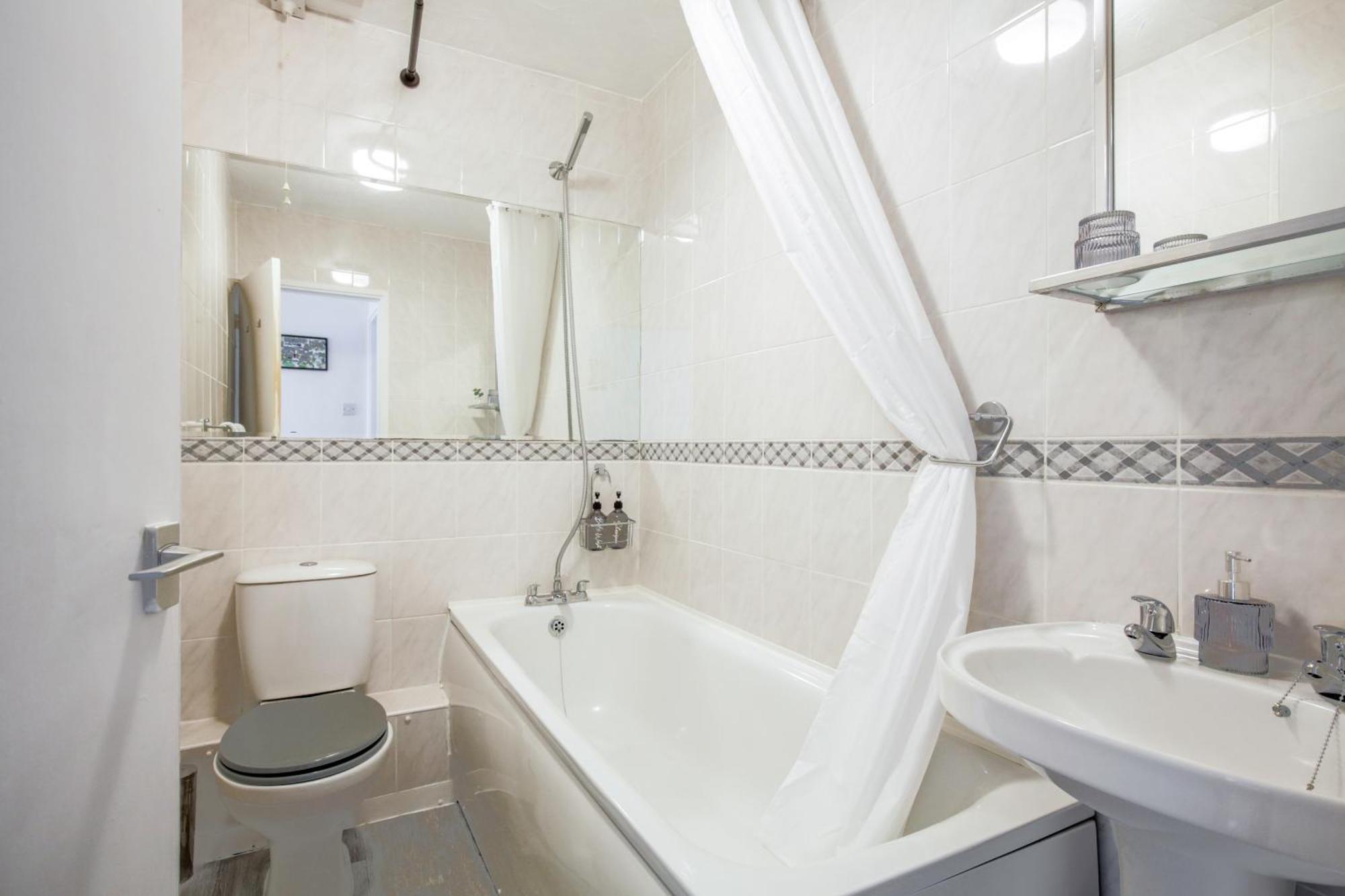 Chester Stays - Best Value Apartment With Free Parking In The Heart Of Chester Kültér fotó